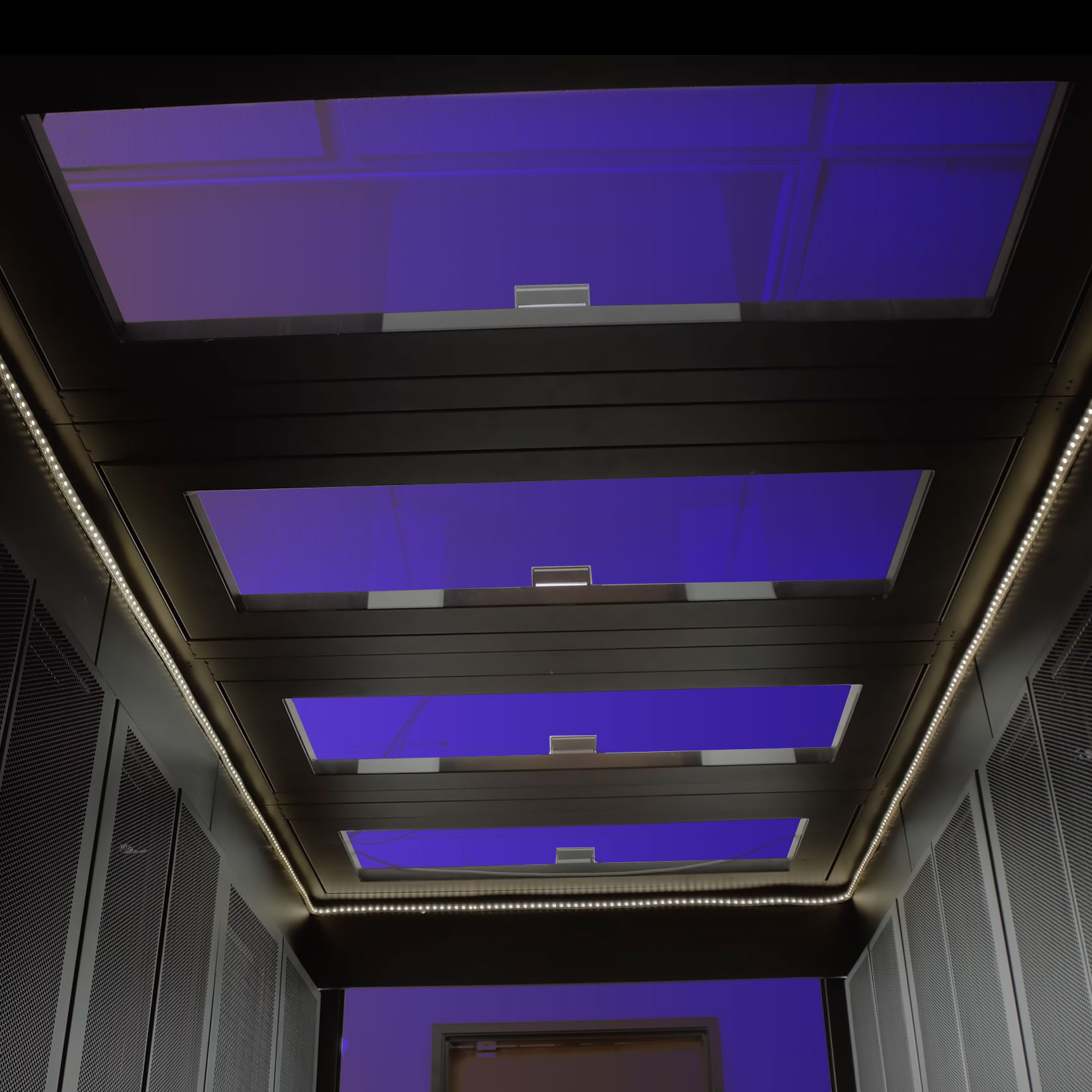Enconnex data center aisle containment