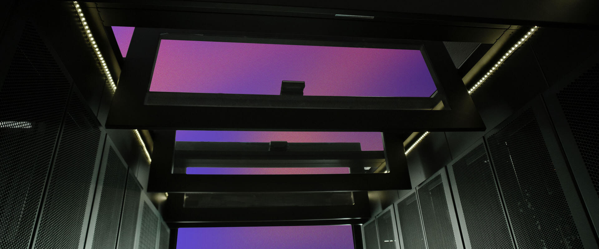 Case Study: Ensure Local Fire Code Compliance With Aisle Containment Tilt-Away Roof Panels